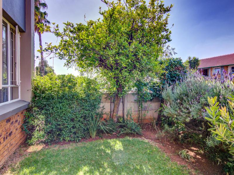 To Let 2 Bedroom Property for Rent in Glen Marais Gauteng