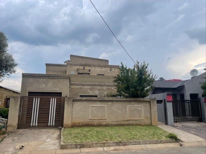 To Let 2 Bedroom Property for Rent in Moroka Gauteng