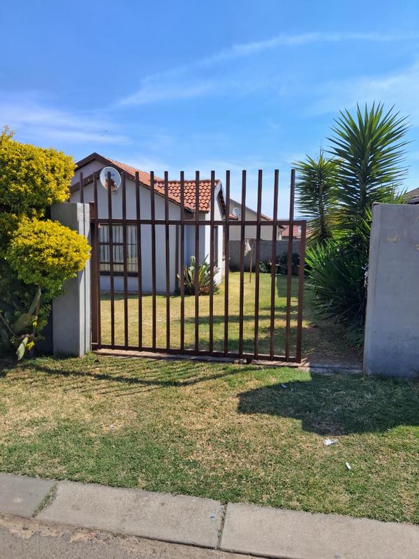 3 Bedroom Property for Sale in Fleurhof Gauteng