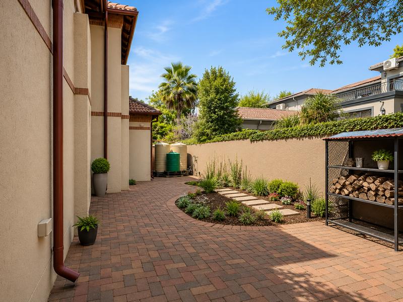5 Bedroom Property for Sale in Eldoraigne Gauteng