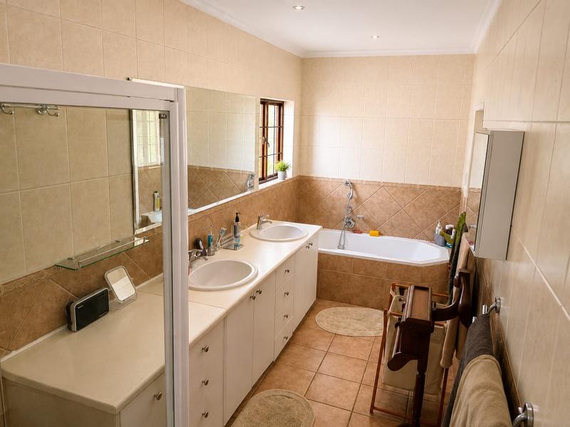 5 Bedroom Property for Sale in Eldoraigne Gauteng