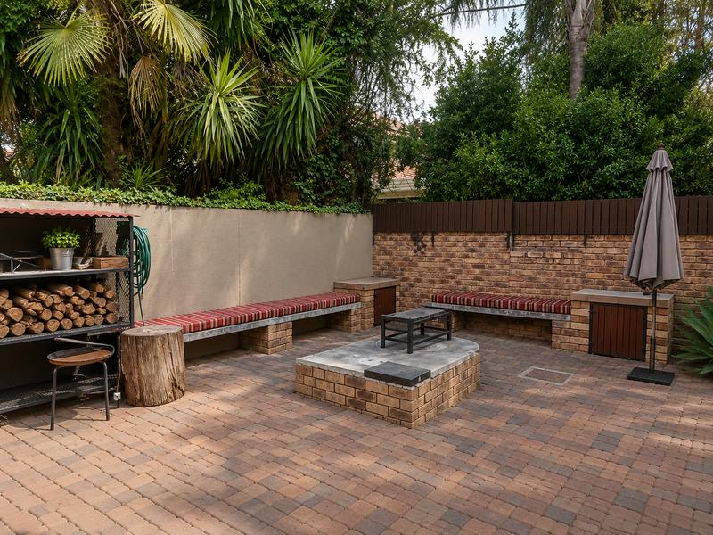 5 Bedroom Property for Sale in Eldoraigne Gauteng