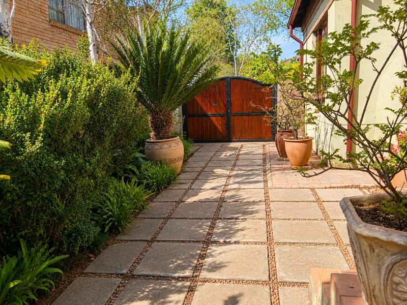 5 Bedroom Property for Sale in Eldoraigne Gauteng