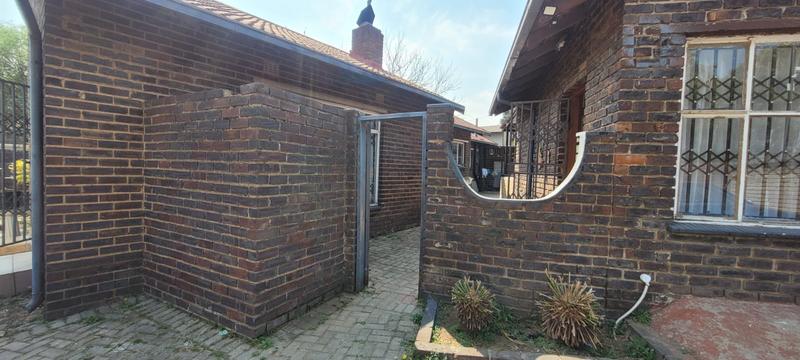 3 Bedroom Property for Sale in Brackendowns Gauteng