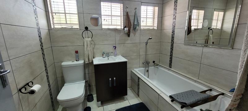 3 Bedroom Property for Sale in Verwoerdpark Gauteng