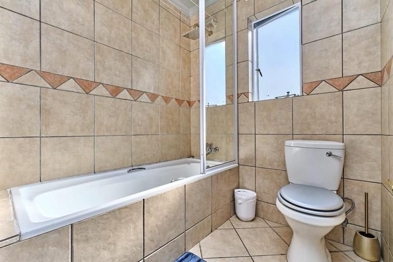 To Let 2 Bedroom Property for Rent in Waterfall Gauteng