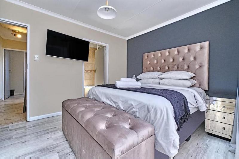 To Let 2 Bedroom Property for Rent in Waterfall Gauteng