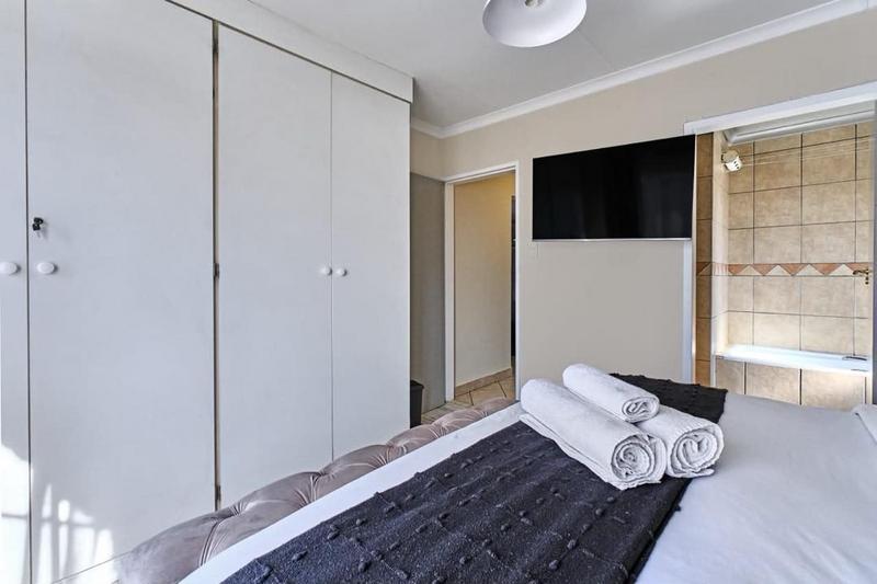 To Let 2 Bedroom Property for Rent in Waterfall Gauteng