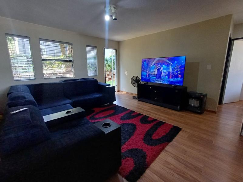 To Let 2 Bedroom Property for Rent in Ridgeway Gauteng