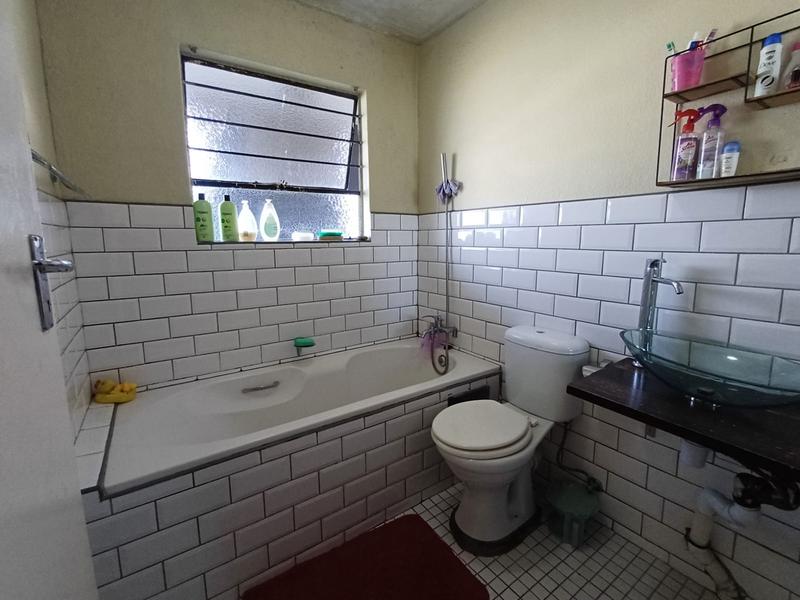 To Let 2 Bedroom Property for Rent in Ridgeway Gauteng
