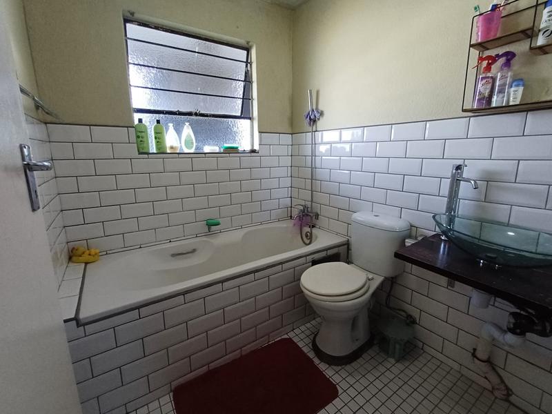 To Let 2 Bedroom Property for Rent in Ridgeway Gauteng