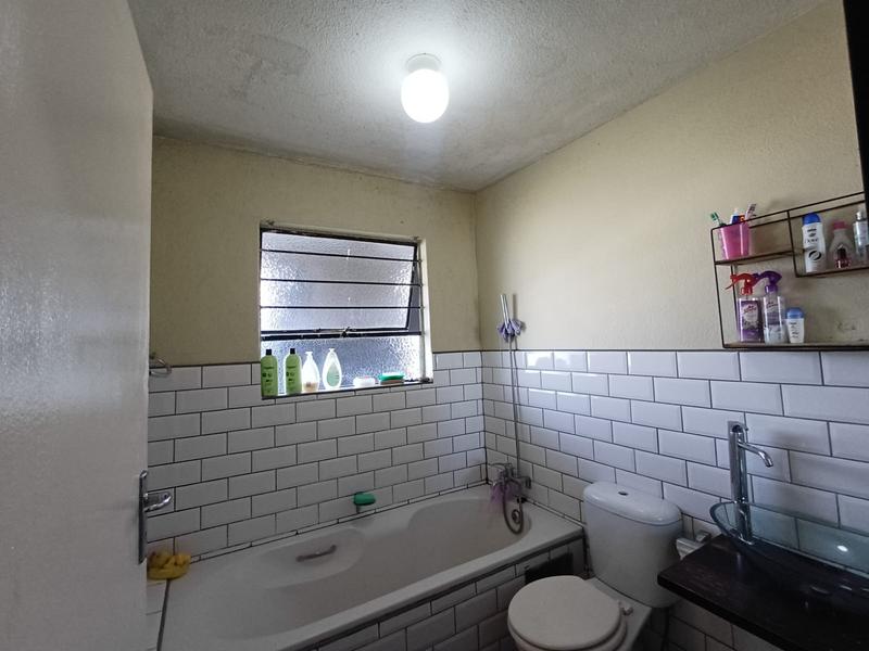 To Let 2 Bedroom Property for Rent in Ridgeway Gauteng