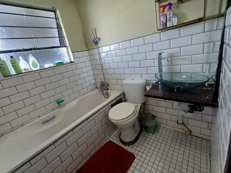 To Let 2 Bedroom Property for Rent in Ridgeway Gauteng