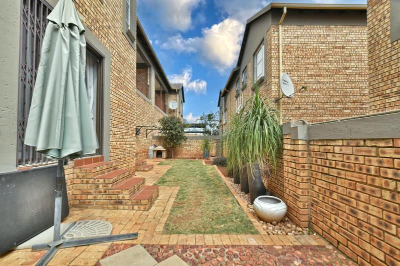 3 Bedroom Property for Sale in Wilgeheuwel Gauteng