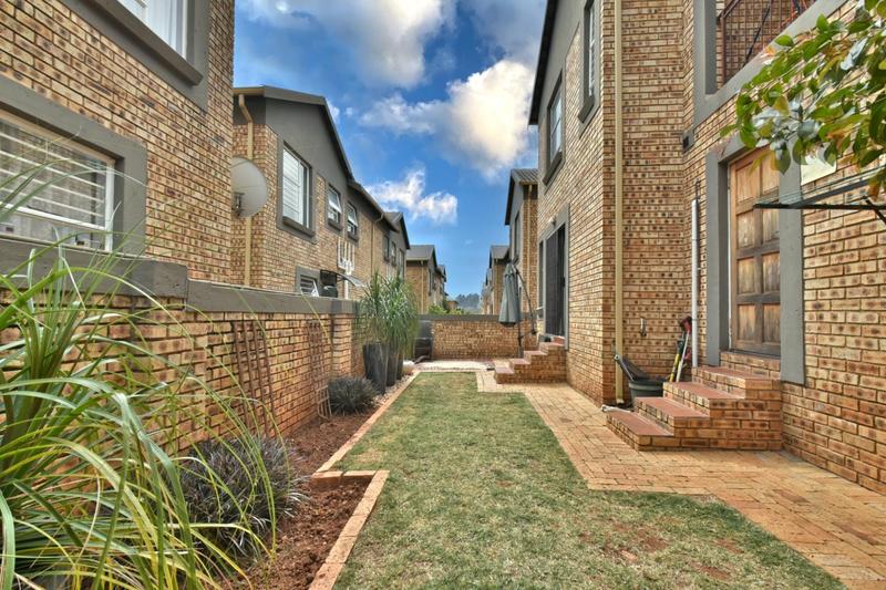 3 Bedroom Property for Sale in Wilgeheuwel Gauteng