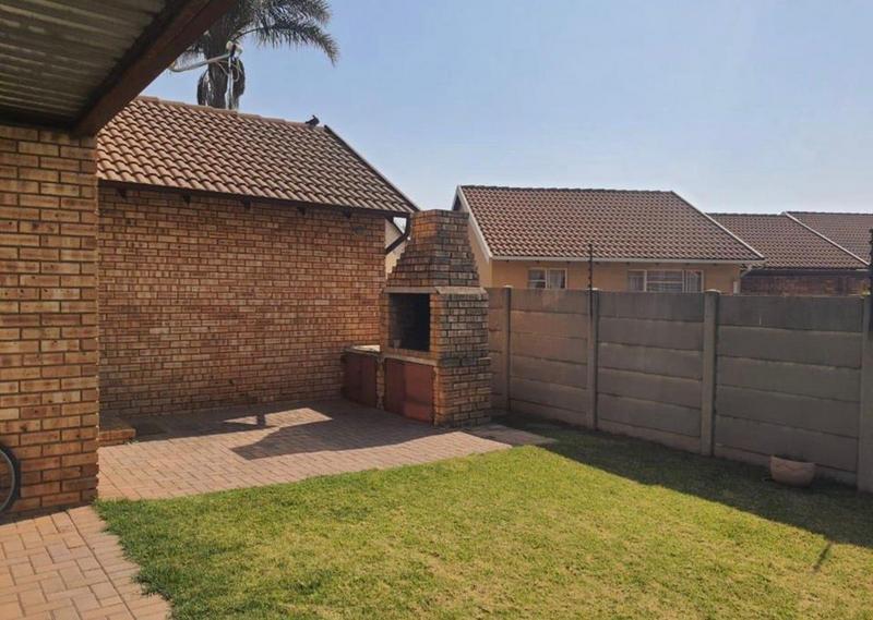 To Let 4 Bedroom Property for Rent in Pomona Gauteng