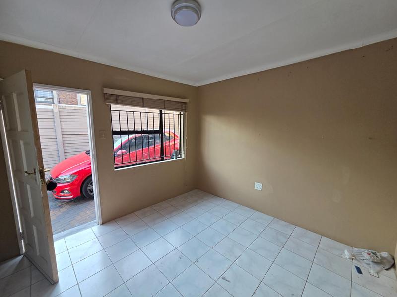 To Let 2 Bedroom Property for Rent in Erasmia Gauteng
