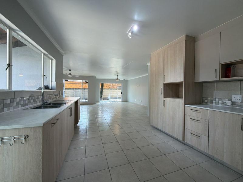 To Let 4 Bedroom Property for Rent in Sunward Park Gauteng