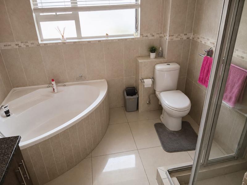 4 Bedroom Property for Sale in Thatchfield Gauteng