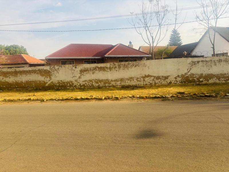 To Let 3 Bedroom Property for Rent in Creswell Park Gauteng