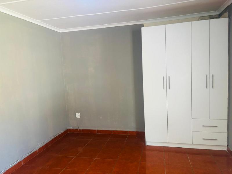 To Let 1 Bedroom Property for Rent in Florida Gauteng