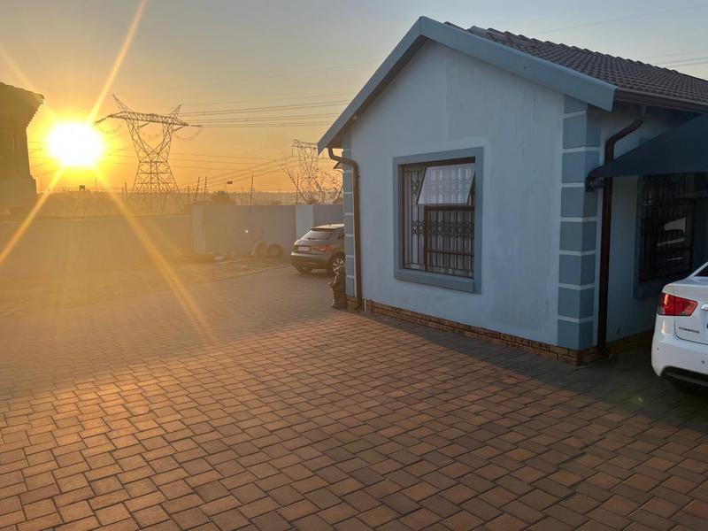 3 Bedroom Property for Sale in Blue Hills Gauteng
