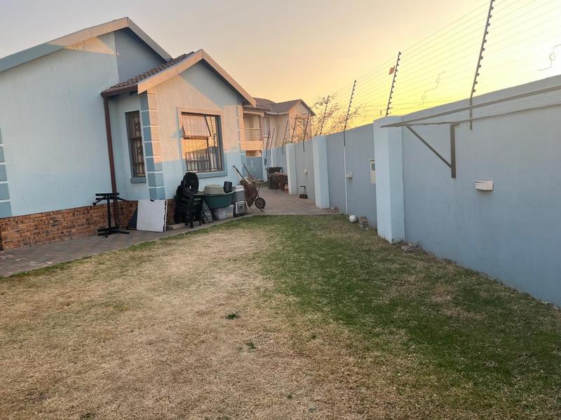 3 Bedroom Property for Sale in Blue Hills Gauteng