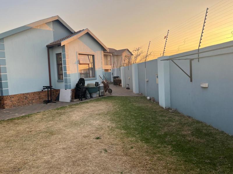 3 Bedroom Property for Sale in Blue Hills Gauteng
