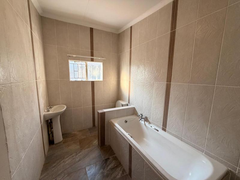 5 Bedroom Property for Sale in Three Rivers Gauteng