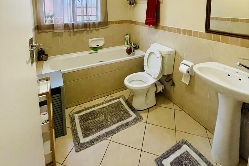 To Let 2 Bedroom Property for Rent in Monavoni Gauteng