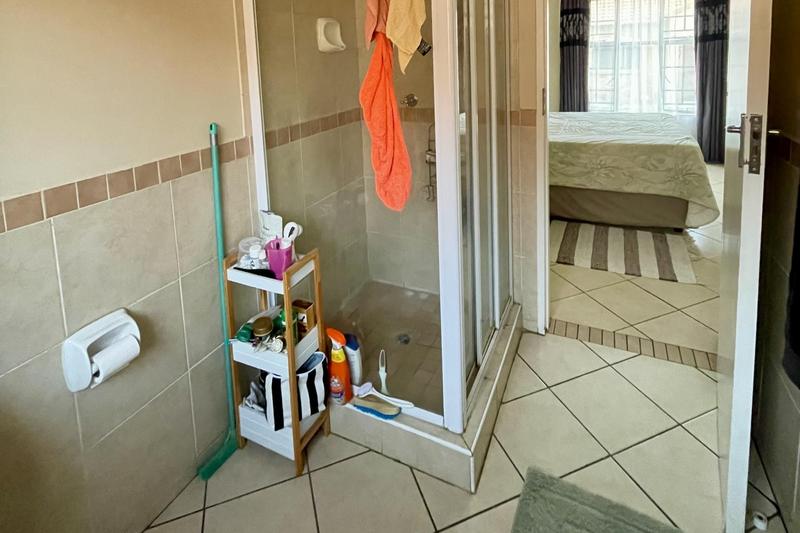 To Let 2 Bedroom Property for Rent in Monavoni Gauteng