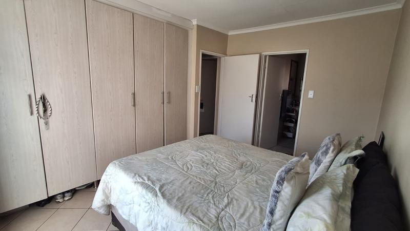 To Let 2 Bedroom Property for Rent in Monavoni Gauteng