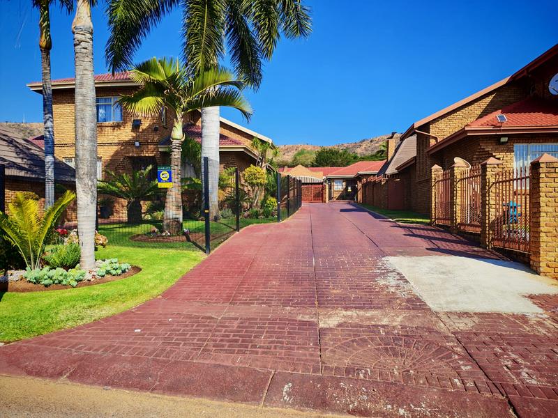 To Let 4 Bedroom Property for Rent in Florauna Gauteng