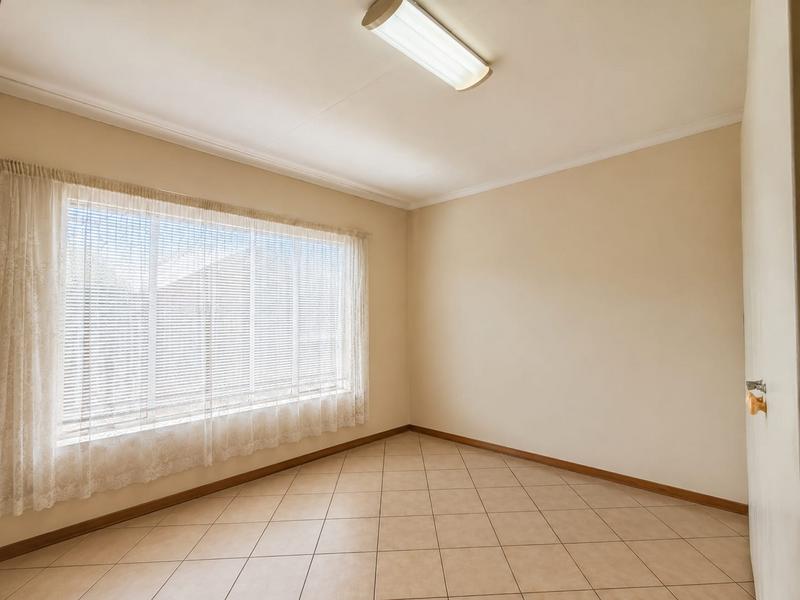 To Let 4 Bedroom Property for Rent in Florauna Gauteng