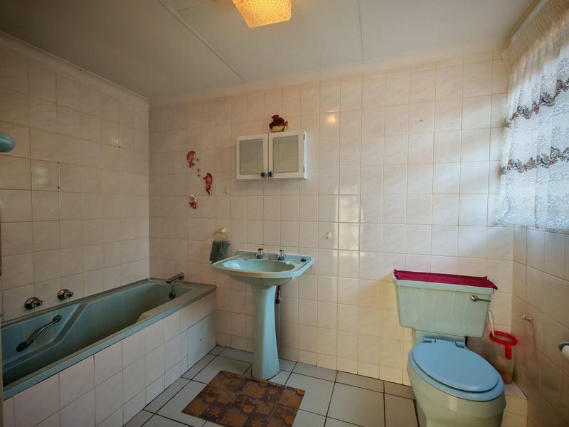 To Let 4 Bedroom Property for Rent in Florauna Gauteng