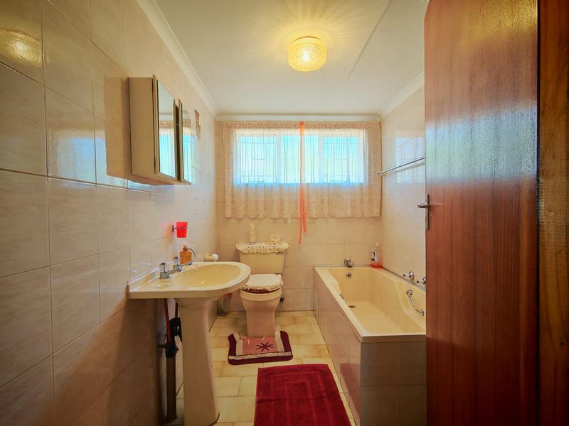 To Let 4 Bedroom Property for Rent in Florauna Gauteng
