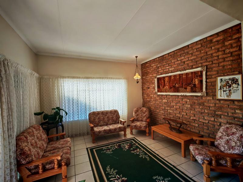 To Let 4 Bedroom Property for Rent in Florauna Gauteng