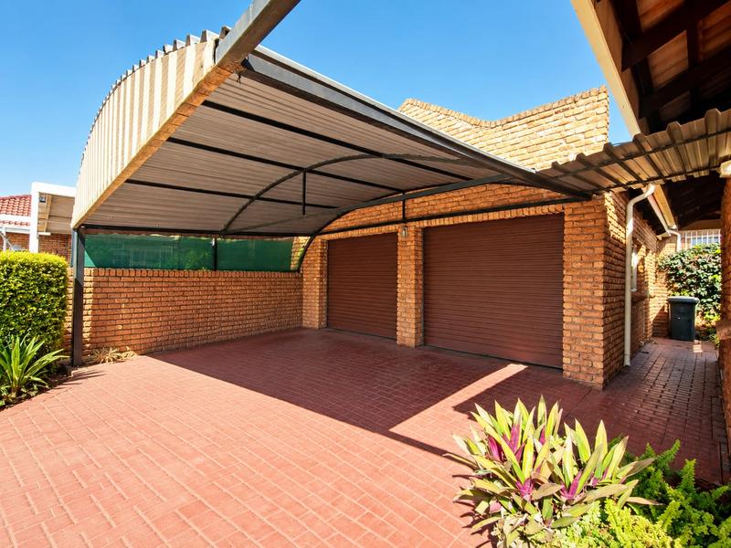 To Let 4 Bedroom Property for Rent in Florauna Gauteng
