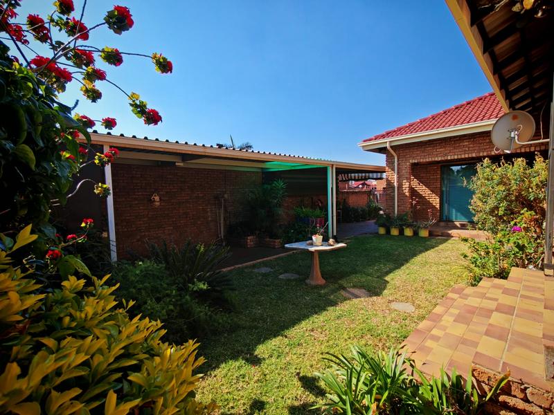 To Let 4 Bedroom Property for Rent in Florauna Gauteng