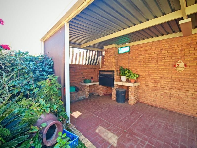 To Let 4 Bedroom Property for Rent in Florauna Gauteng