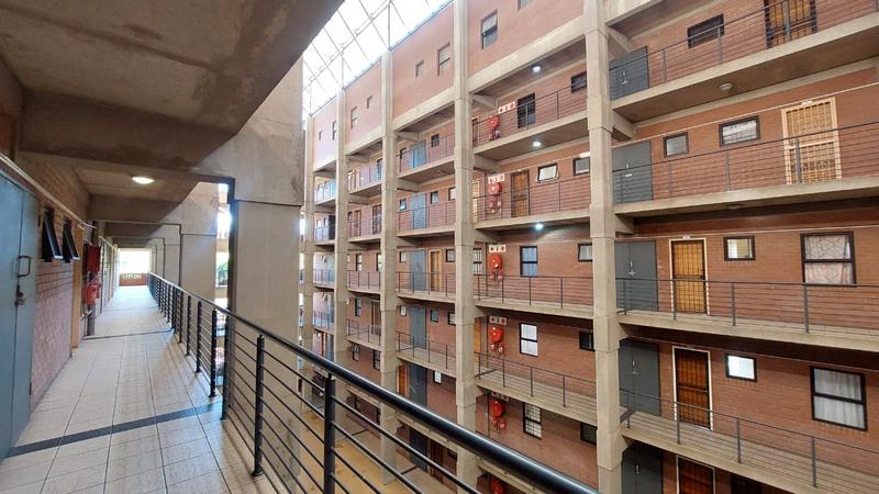 To Let 1 Bedroom Property for Rent in Braamfontein Gauteng