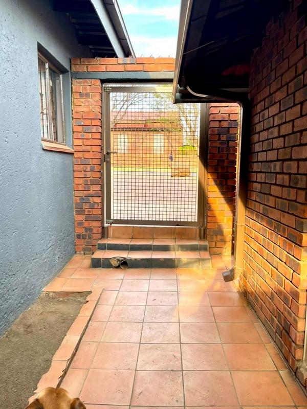 To Let 3 Bedroom Property for Rent in Pimville Gauteng