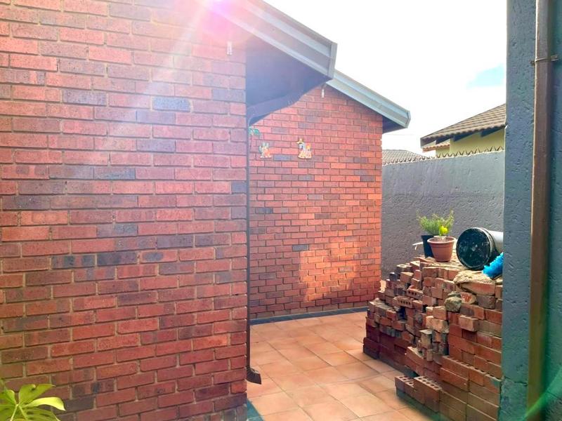 To Let 3 Bedroom Property for Rent in Pimville Gauteng