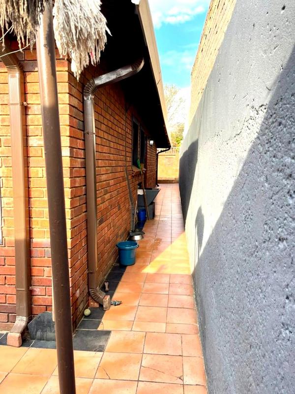 To Let 3 Bedroom Property for Rent in Pimville Gauteng
