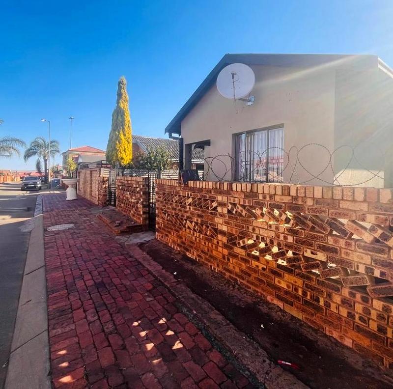 3 Bedroom Property for Sale in Protea North Gauteng