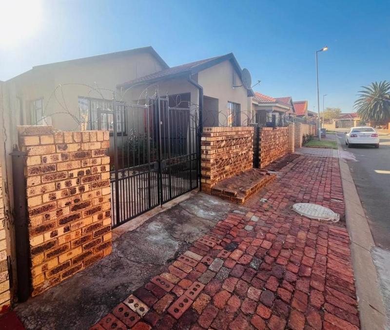 3 Bedroom Property for Sale in Protea North Gauteng