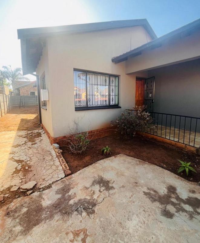 3 Bedroom Property for Sale in Protea North Gauteng