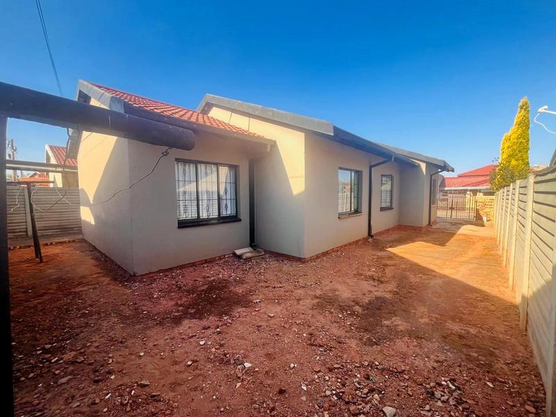 3 Bedroom Property for Sale in Protea North Gauteng