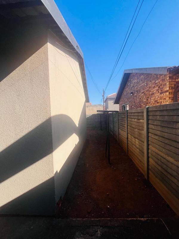 3 Bedroom Property for Sale in Protea North Gauteng
