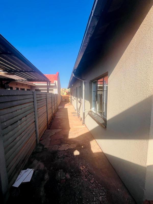 3 Bedroom Property for Sale in Protea North Gauteng